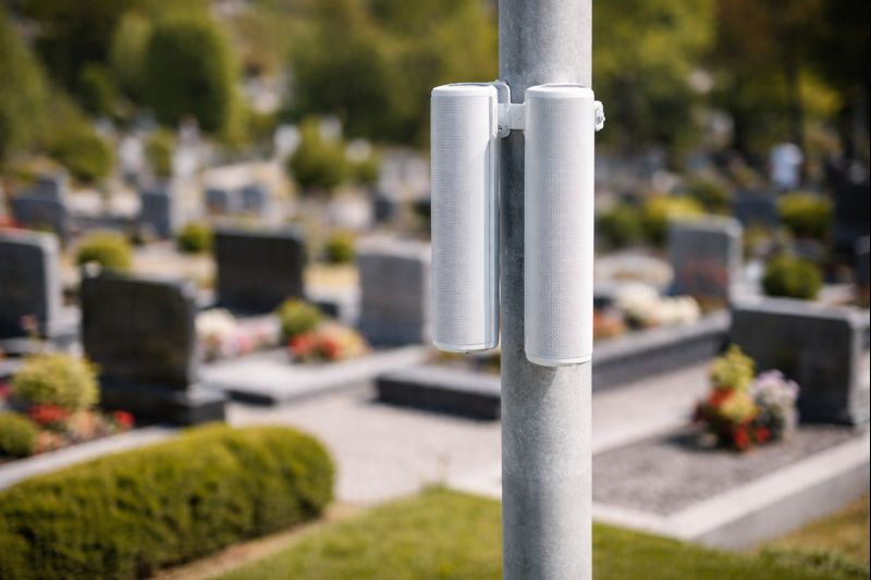 Zvočnik na pokopališču